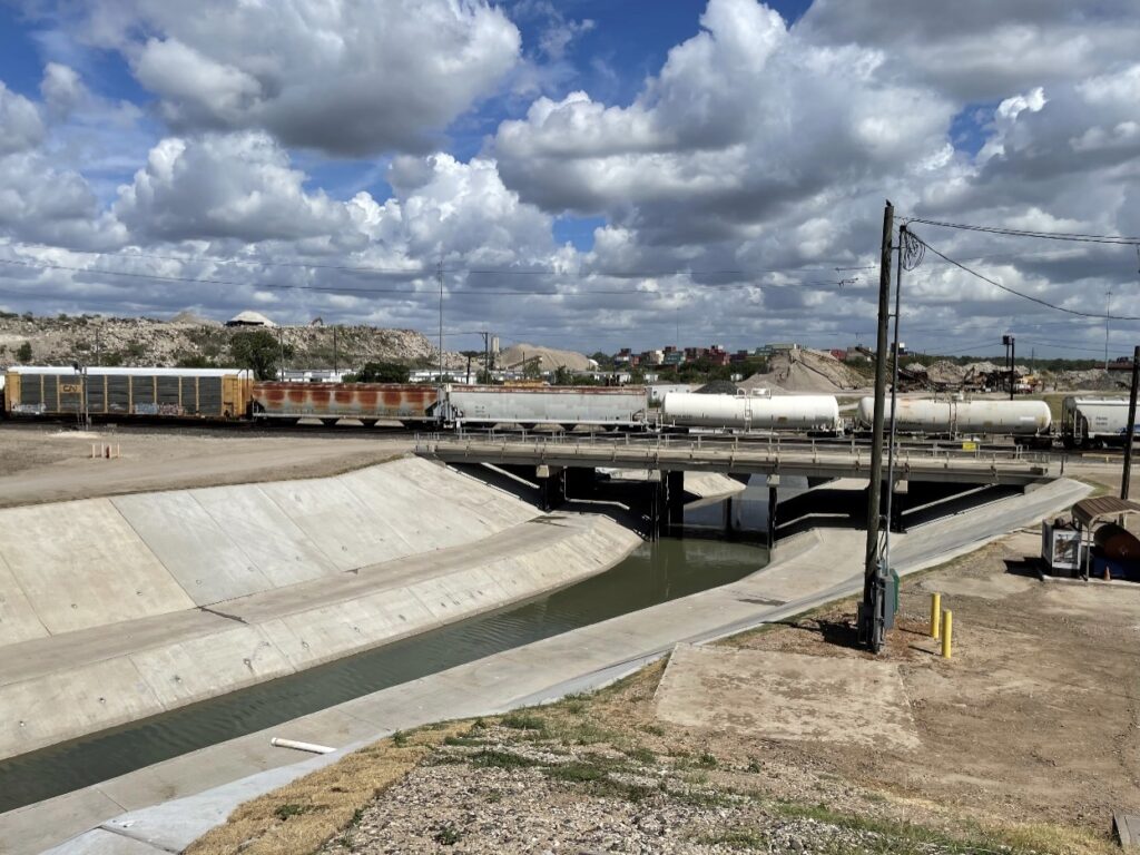 HCFCD-H100-00-00-E005-Hunting-Bayou-Federal-Flood-Risk-Management-Project-Channel-Modifications_2 - Serco Construction Group, LTD. hunting bayou federal flood risk management channel
